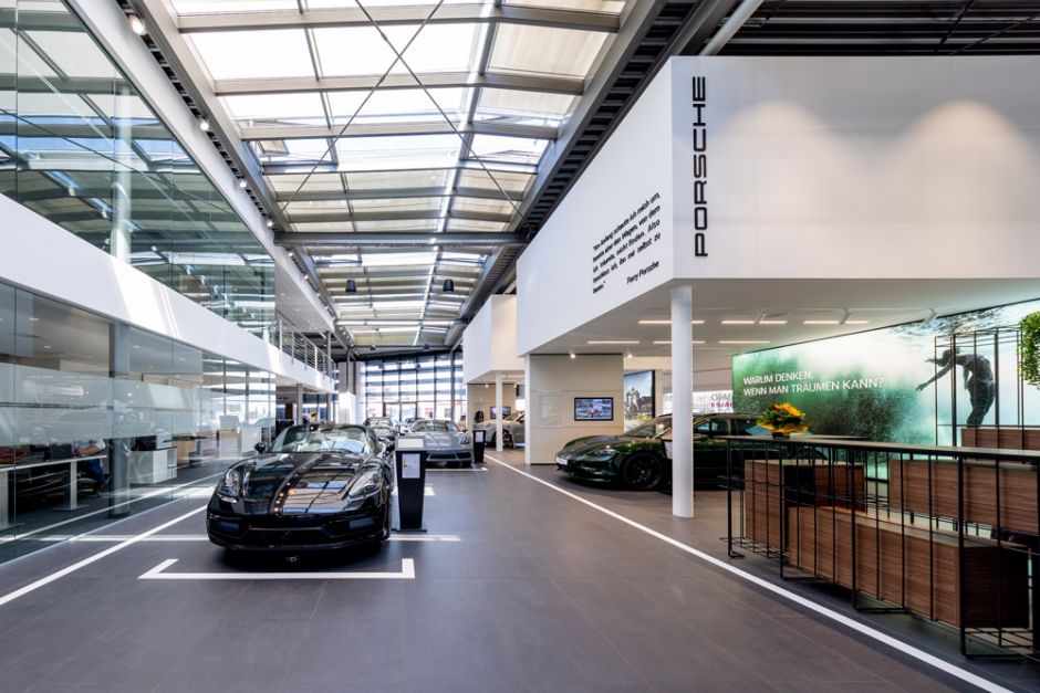 Innenansicht des Porsche-Zentrum-Bonn
