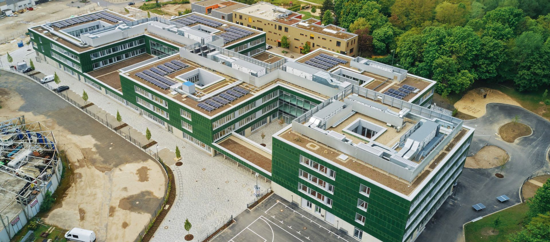 Die neue Gesamtschule Wasseramselweg Köln aus der Vogelperspektive